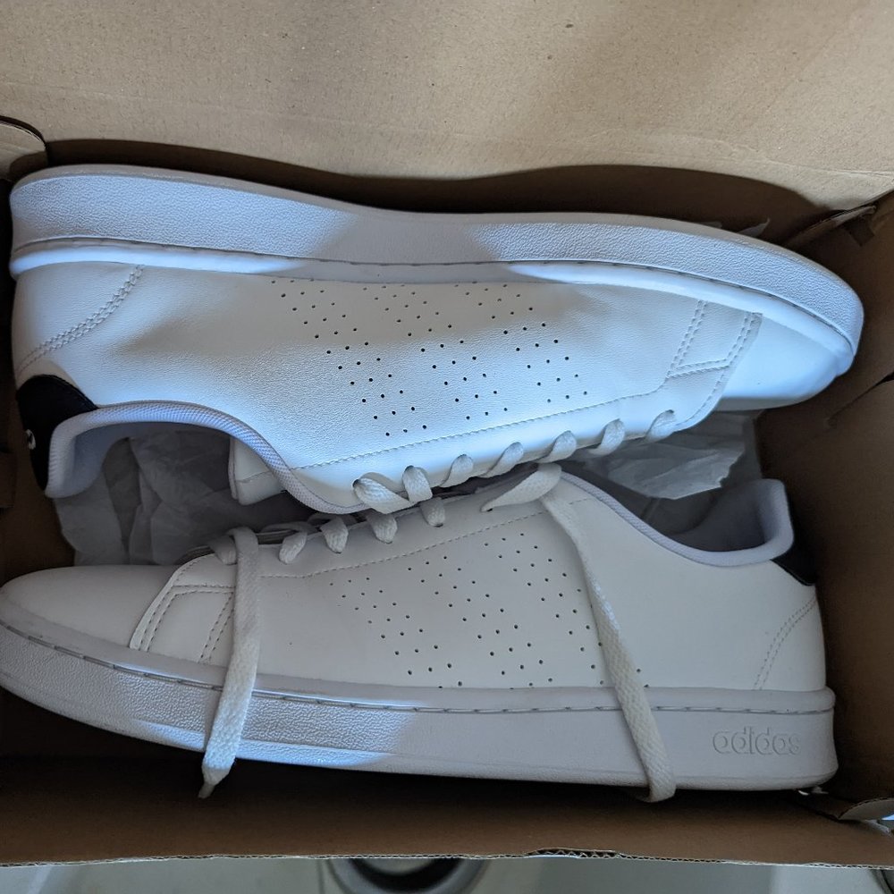 Adidas Advantage (Stan Smith similar)